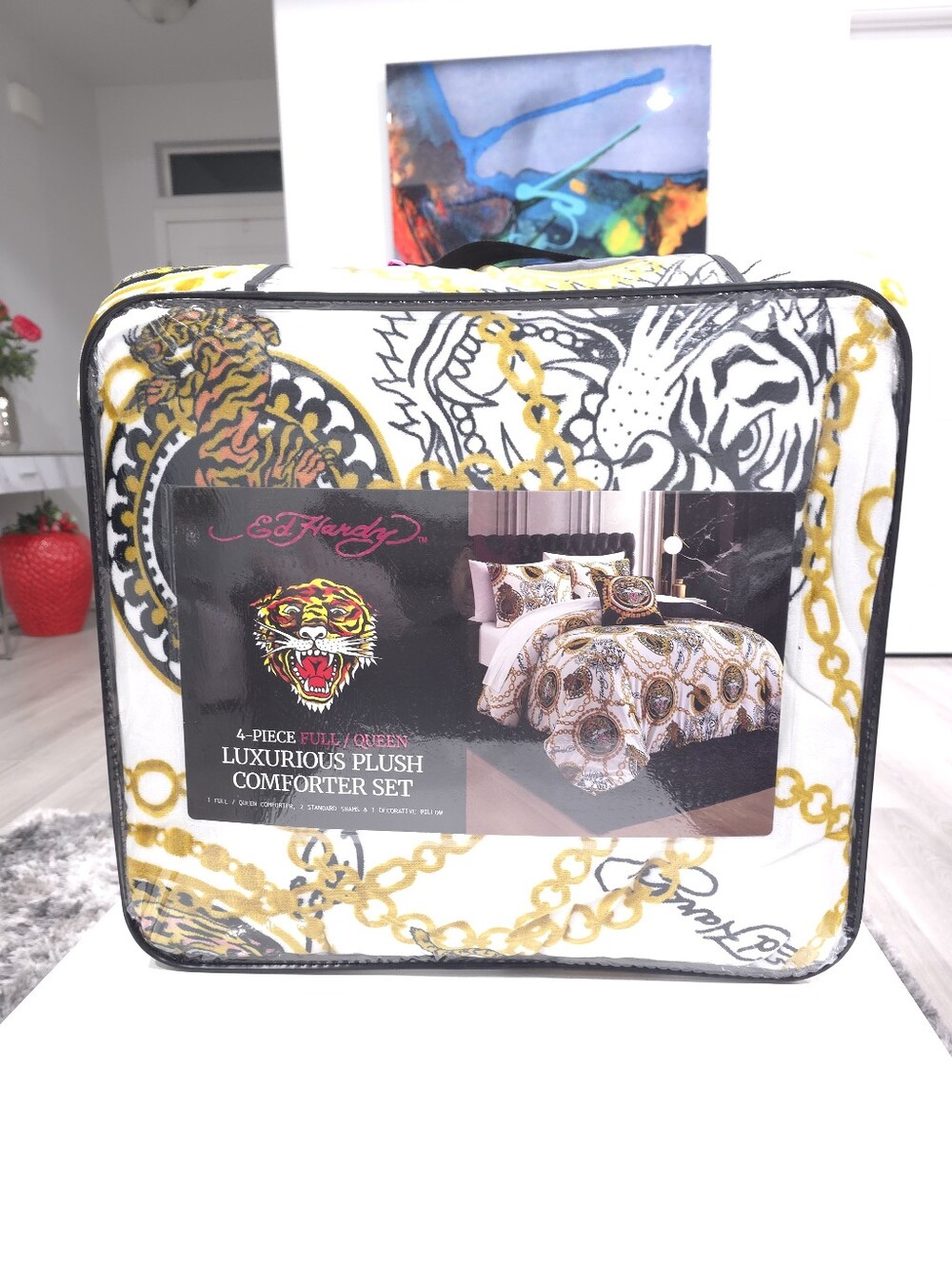 Ed Hardy Queen 4 Piece Luxurious Tiger Gold Chain Plush Comforter Set New